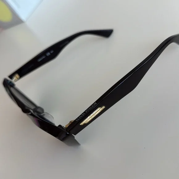 BOTTEGA VENETTA Black Cat-Eye Sunglasses - Picture 3 of 10